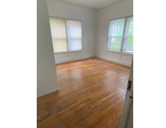 Building Photo - GORGEOUS Remodeled 2 Story Duplex in Colle...