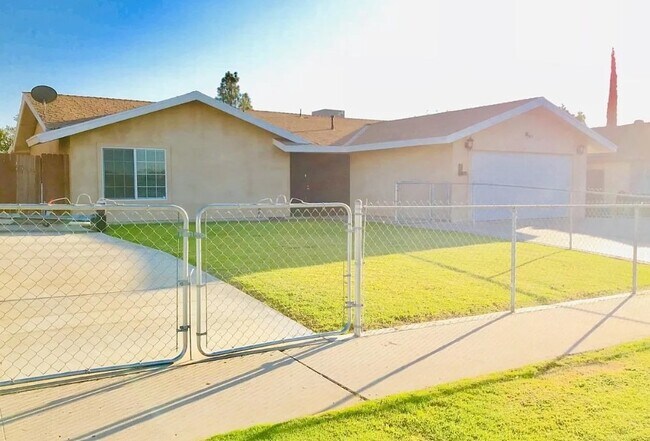 Building Photo - 9125 Eucalyptus Dr