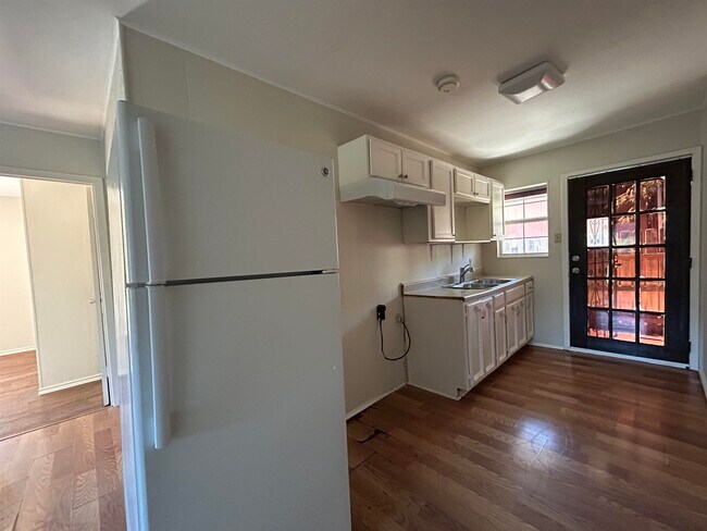 Building Photo - 3004 Musser St