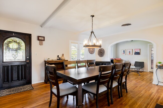 Building Photo - Movie Colony Oasis - Peaceful, Walk to Downtown (Monthly Only - No Long Term)