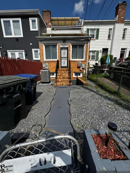 Building Photo - 204 34th St NE