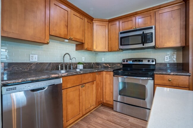 Building Photo - Fully Renovated Unfurnished 2 Bedroom/1.5 Bath at Southpointe