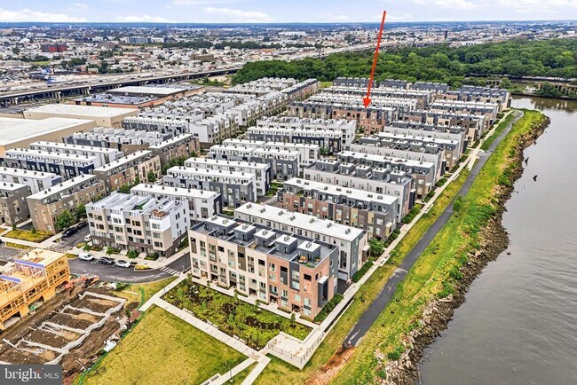 Building Photo - 3115 Parkview Walk