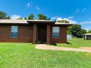 Building Photo - 1422 Debusk St