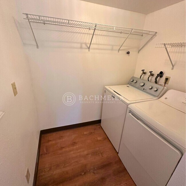 Building Photo - 9th St Duplex