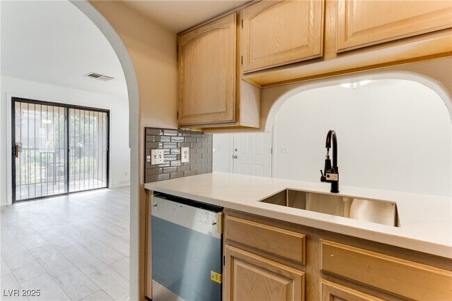 Building Photo - 601 Cabrillo Cir