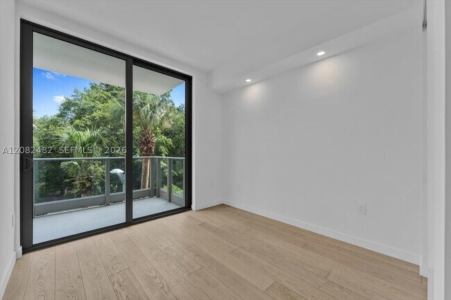 Building Photo - 2200 Brickell Ave