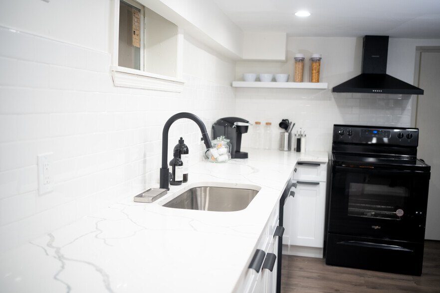 Kitchen - 402 Bergen Ave