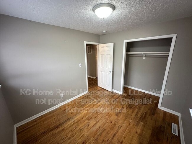 Building Photo - 304 Hill St