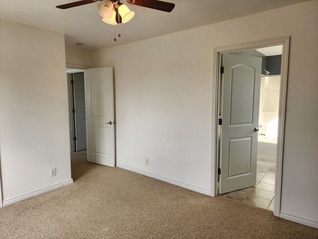 Building Photo - Stunning Regency Estates Home