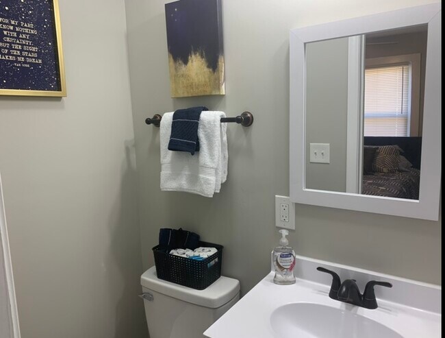 Building Photo - 113 Alice Street FOR RENT!