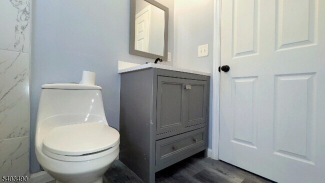 Building Photo - 736 E 28th St