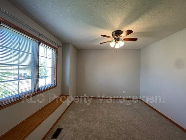 Building Photo - 15104 Hawthorn Dr