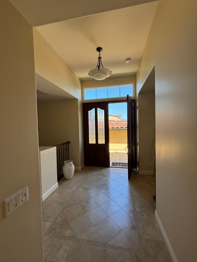 Building Photo - Beautiful 3BD 3.5BA House in La Jolla