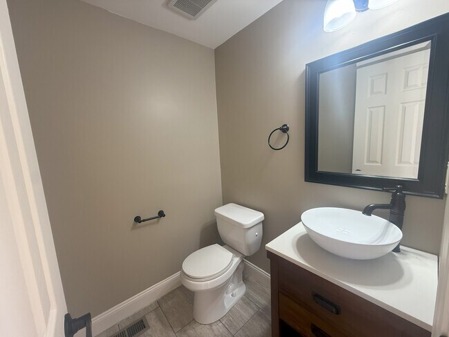 Building Photo - 1430 Simona Dr