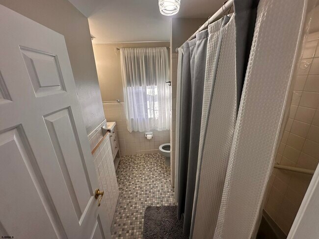 Building Photo - 611 N Delavan Ave