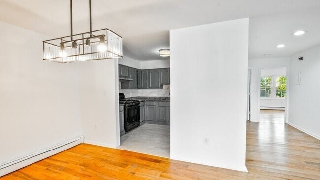 Building Photo - 326 Bond St