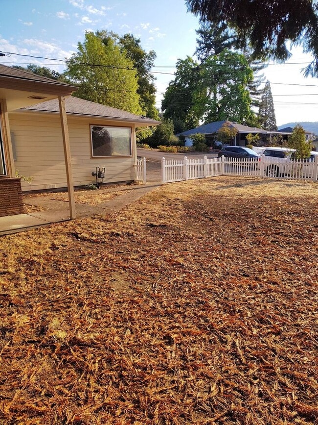 Building Photo - Spacious 4-Bedroom / 2-Bath Home with Stun...