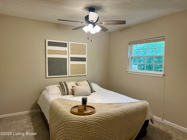 Building Photo - 219 Middletown Square