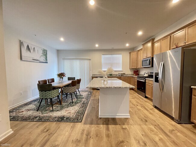 Building Photo - 4 br, 3.5 bath Townhome - 1733 Primrose Way