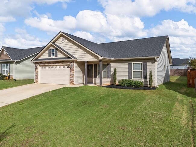 Building Photo - 3BR/2BA Inman Gem with Pool Access & Firep...