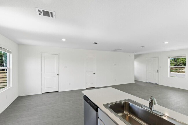 Building Photo - 331 Bugbee