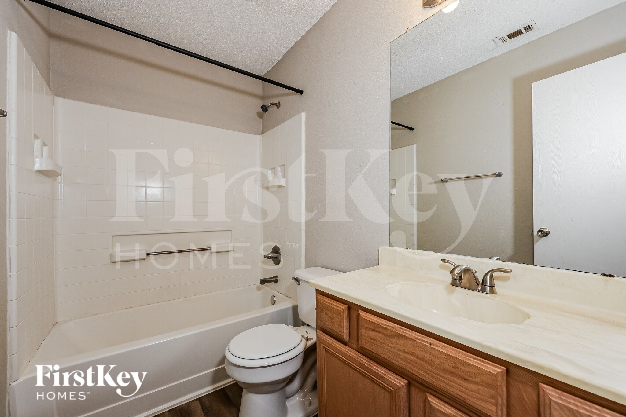 Building Photo - 609 Hollyberry Dr