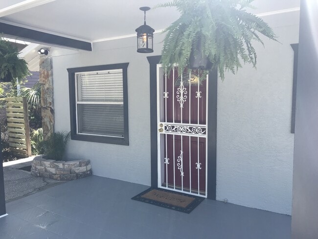 Primary Photo - 5 Bedroom Home Close to Downtown