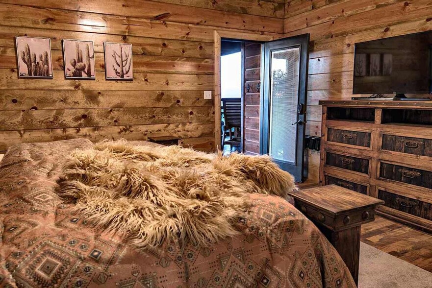 Building Photo - 118 Pecan Bend Ln