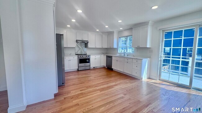 Building Photo - 44 Mettler St