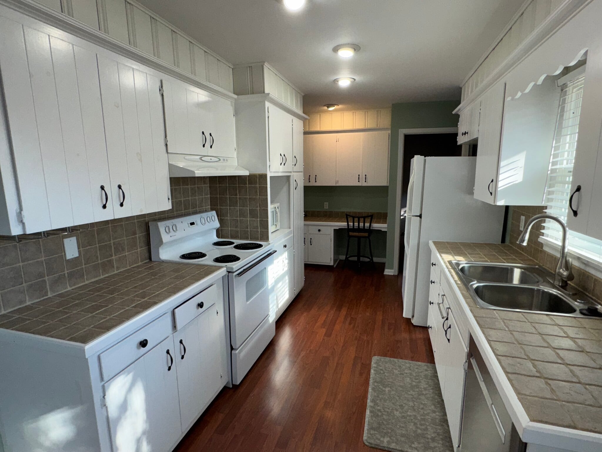 Building Photo - 11021 Spring St