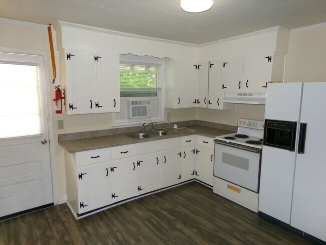 Building Photo - Southern Roots Apartments