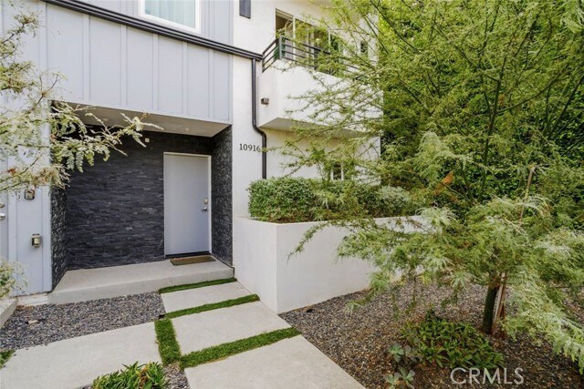 Building Photo - 10916 Hesby St