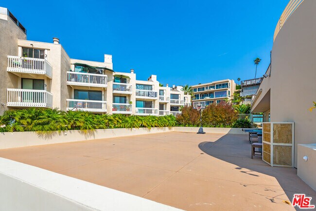 Building Photo - 7301 Vista Del Mar