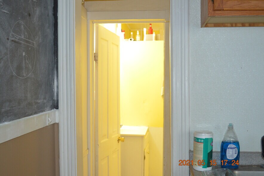 Bathroom - 1425 6th St SE