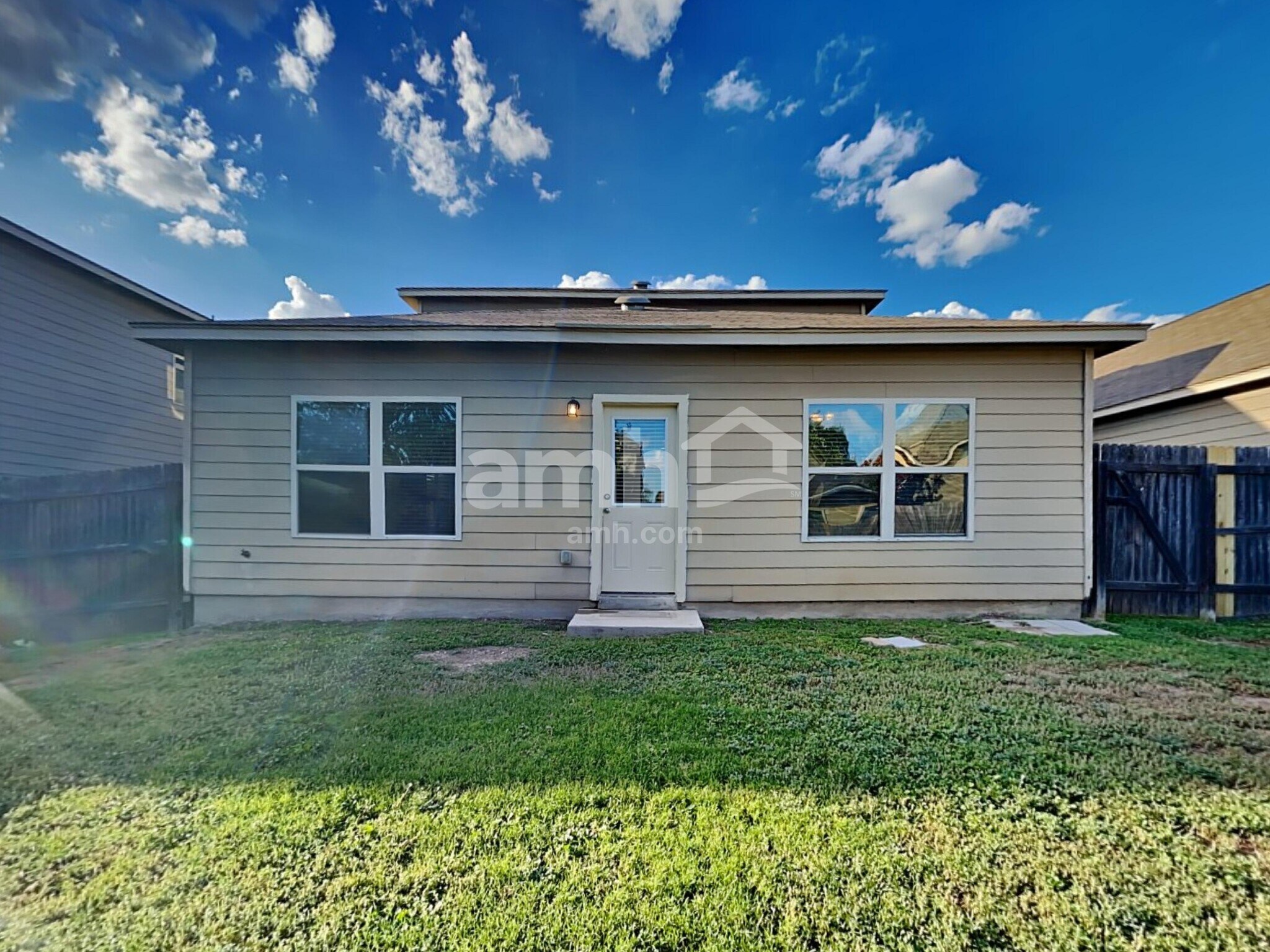 Building Photo - 10450 Rosewood Creek