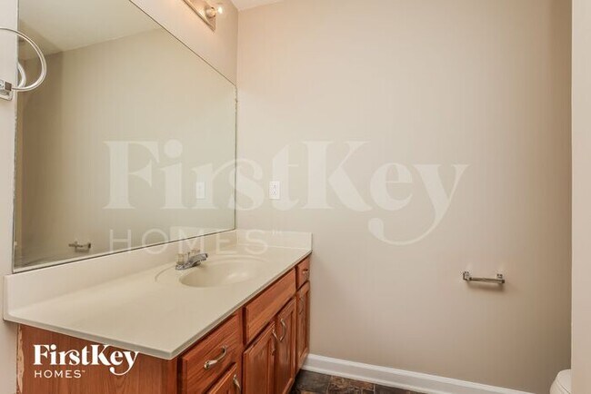 Building Photo - 1500 Cedar Springs Cir