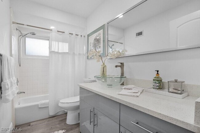 Building Photo - 5301 Shalley Cir E