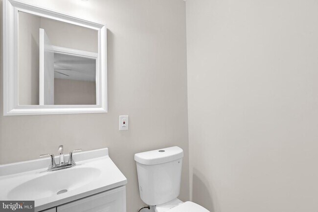 Building Photo - 3009 S Hill St