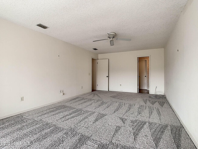 Building Photo - 16 Fox Valley Dr