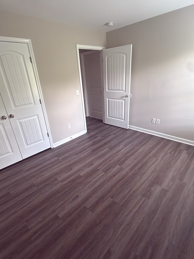 Building Photo - 654 Pippin Dr