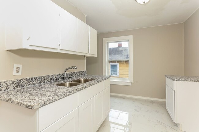 Building Photo - Charming Home for Rent – Griffin, GA - $500 off on 1st month's rent