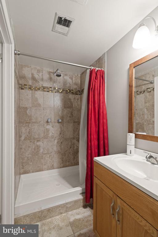 Building Photo - 8573 Tyrolean Way