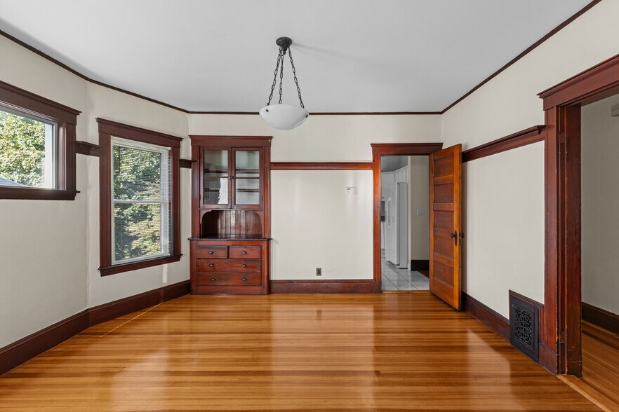 Building Photo - 56 Hobson St