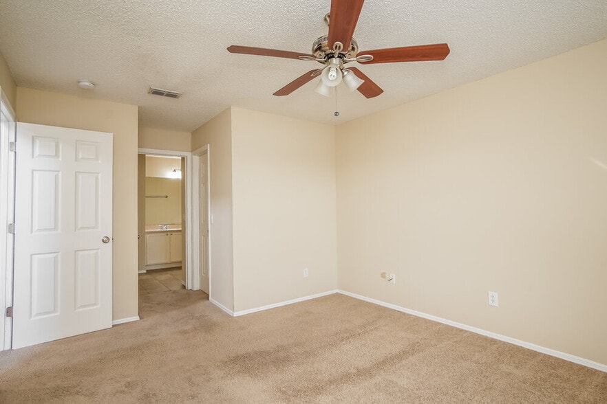 Building Photo - 2630 Walden Ct