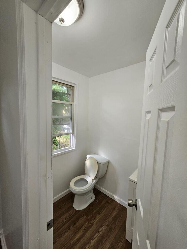 Building Photo - 3 bed 1 bath