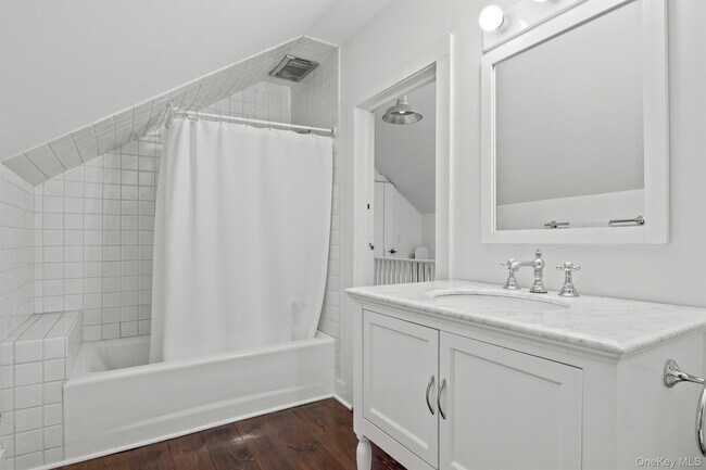 Building Photo - 74 Melville Rd