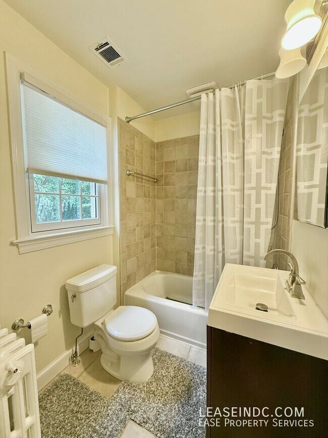 Building Photo - 4825 Butterworth Pl NW