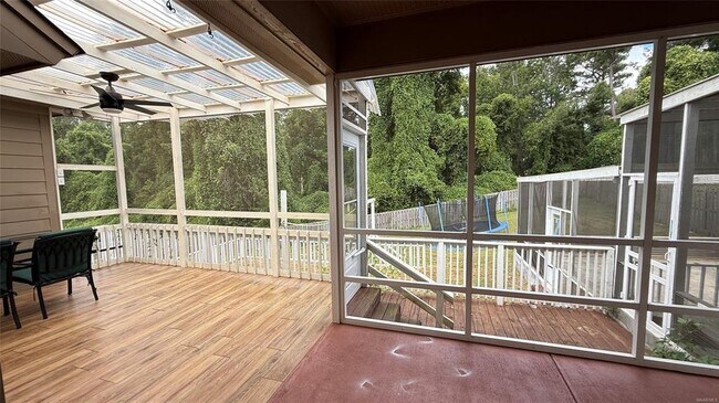 Building Photo - 703 Kingsley Dr