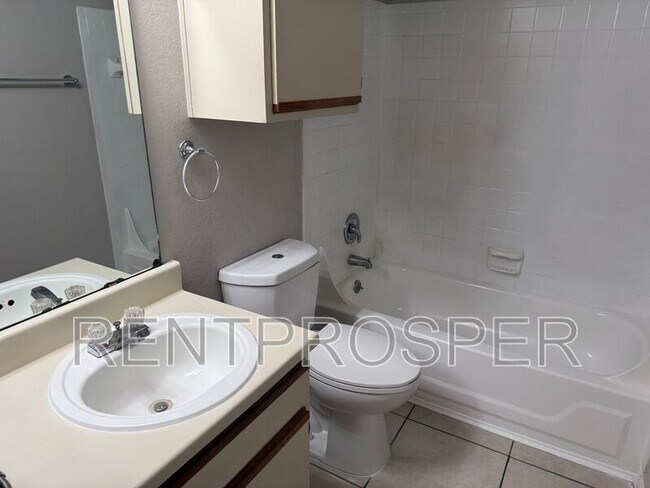 Building Photo - 5545 Devonbriar Way